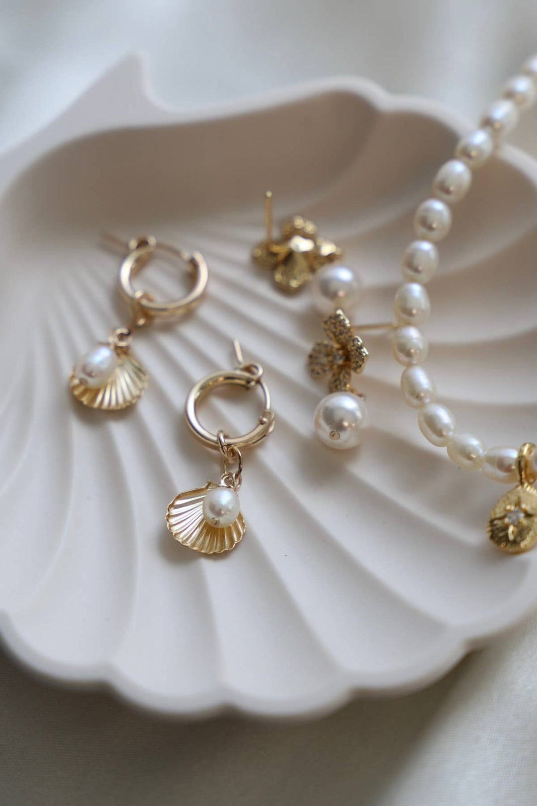 E1675G Gold Earrings-Seychelles Hoops