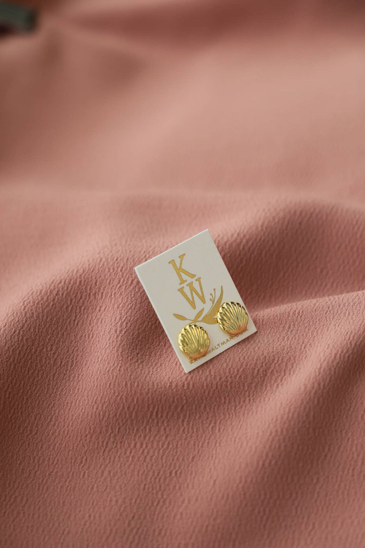 E1633G Gold Earrings-Scallop Shell Stud