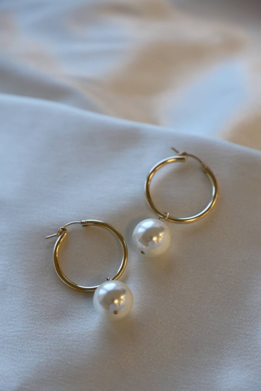 E1609G Gold Earrings-Oversized Audrey Pearl Hoops