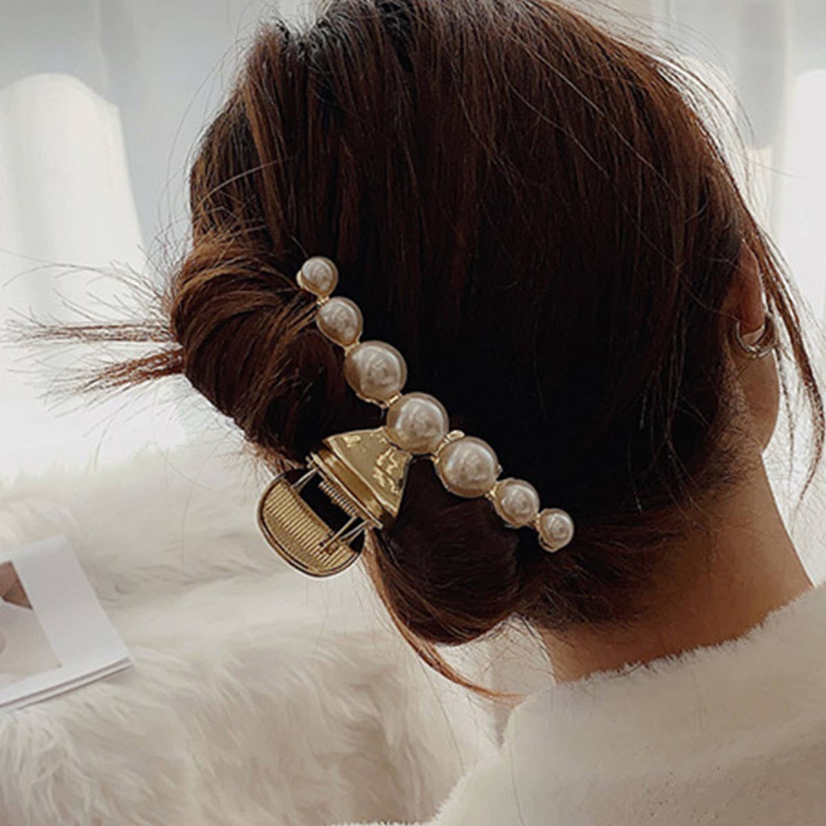PEARL ALLOY GOLD HAIR CLAW CLIPS