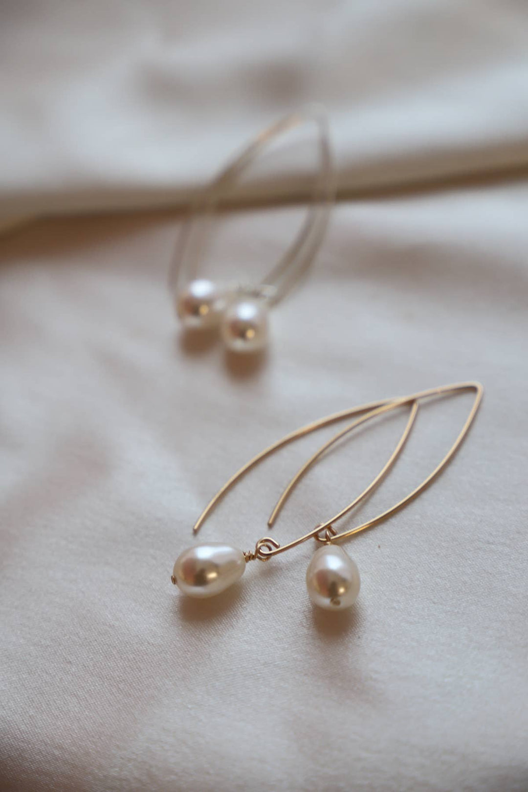 E1450G Gold Earrings-Freshwater Pearl Drop