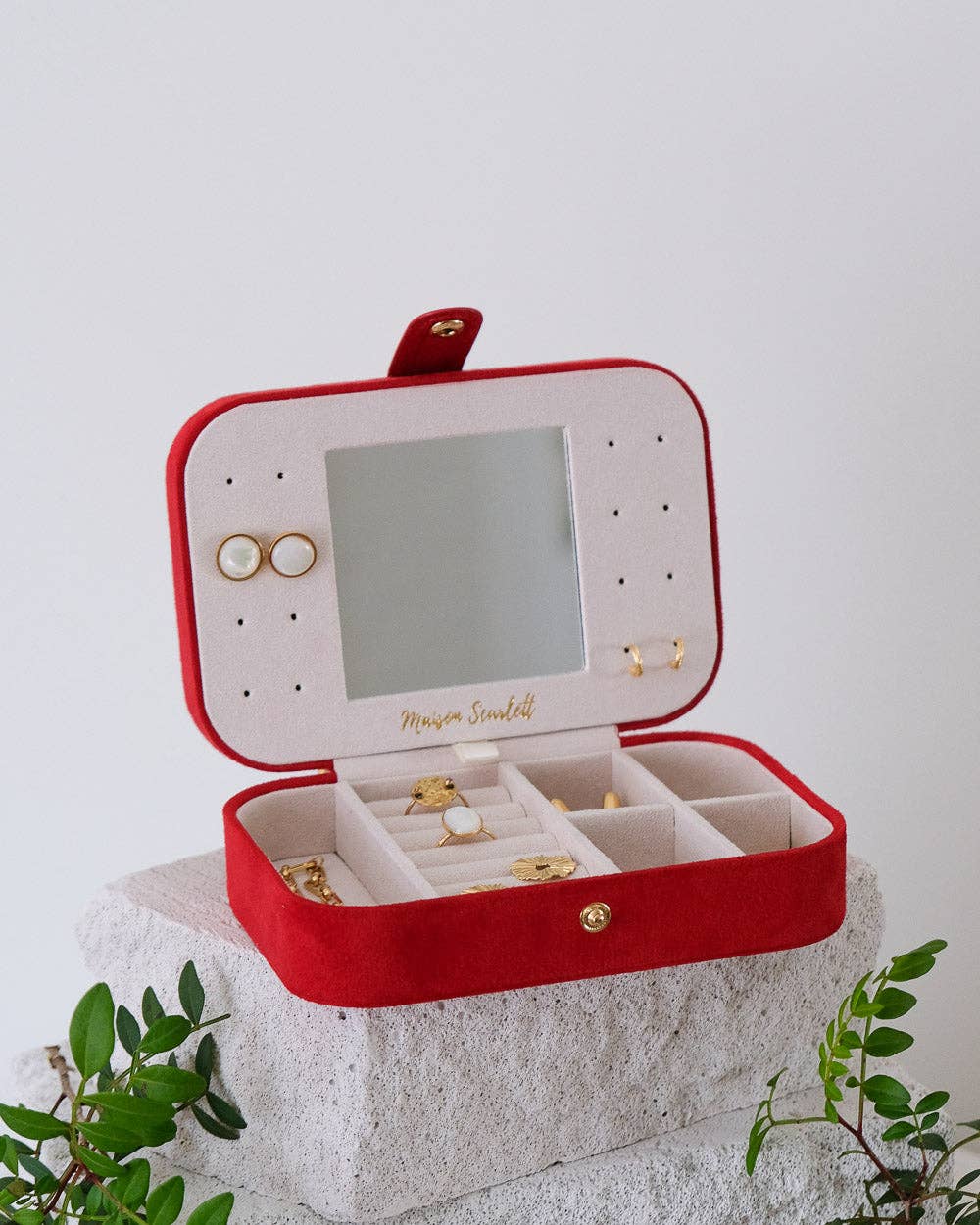 Brigitte velvet travel jewelry box