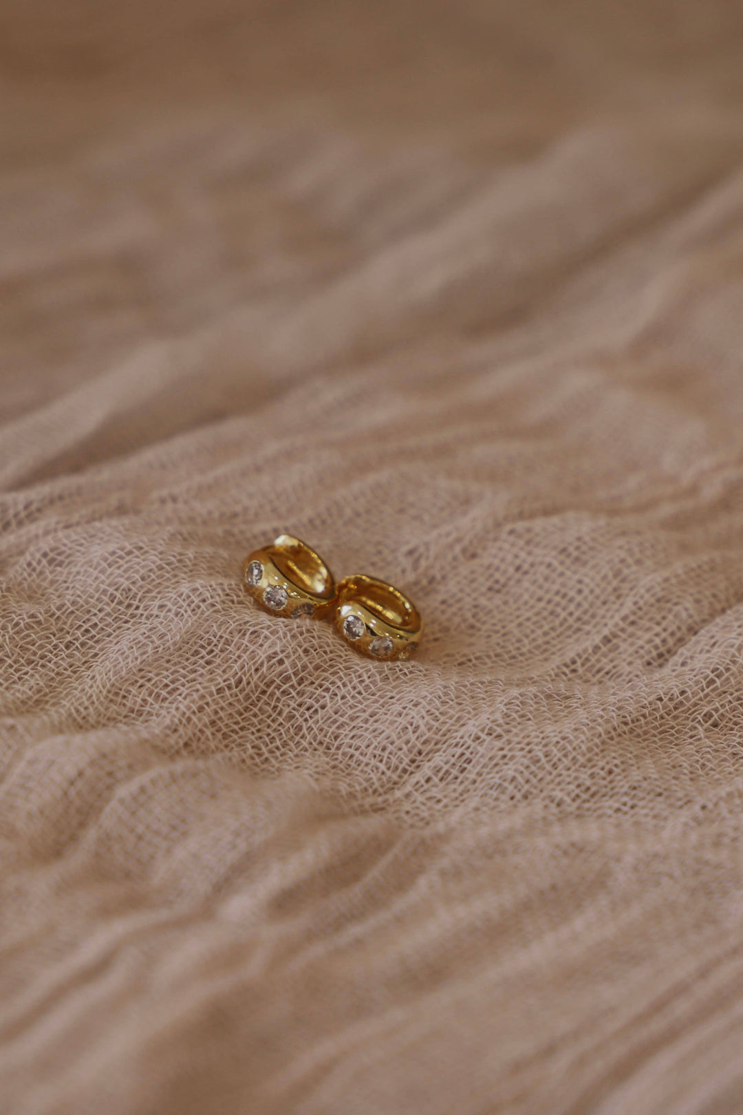 E1646S Silver Maeve Huggies