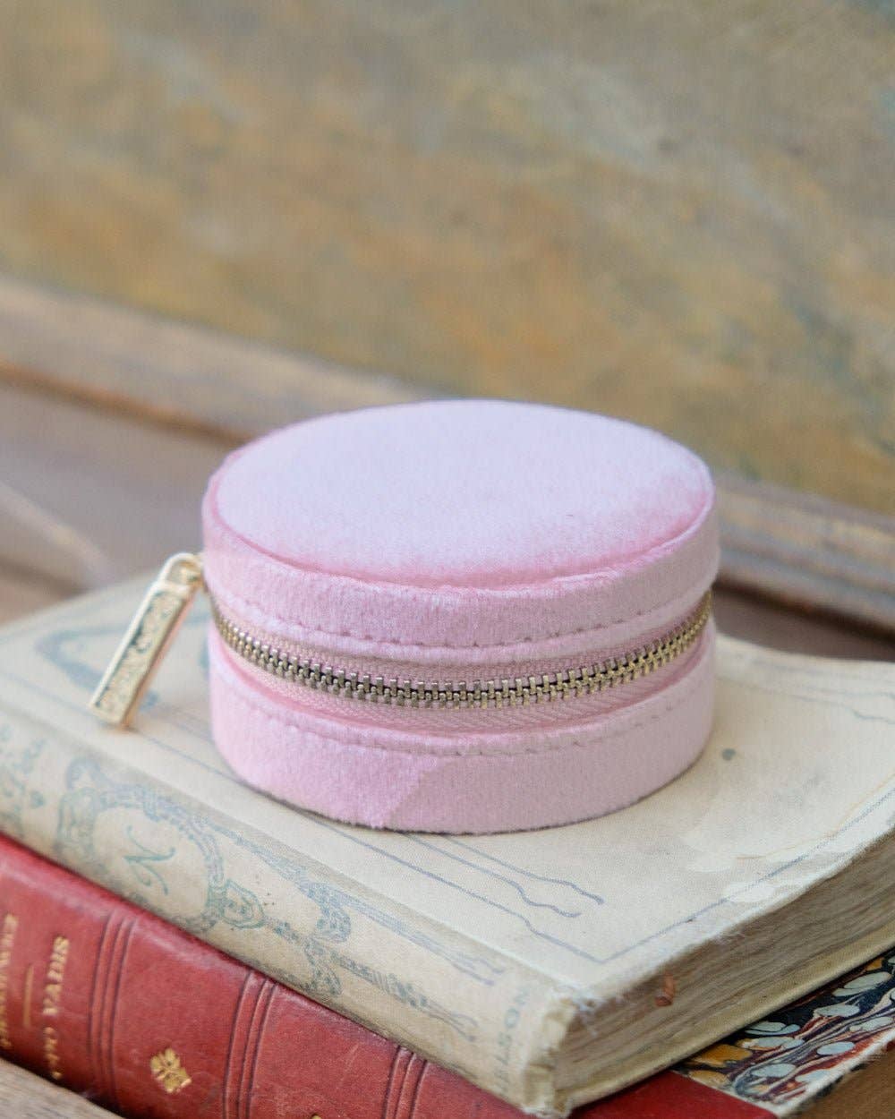 Yvonne-Velvet Round Travel Jewelry Box