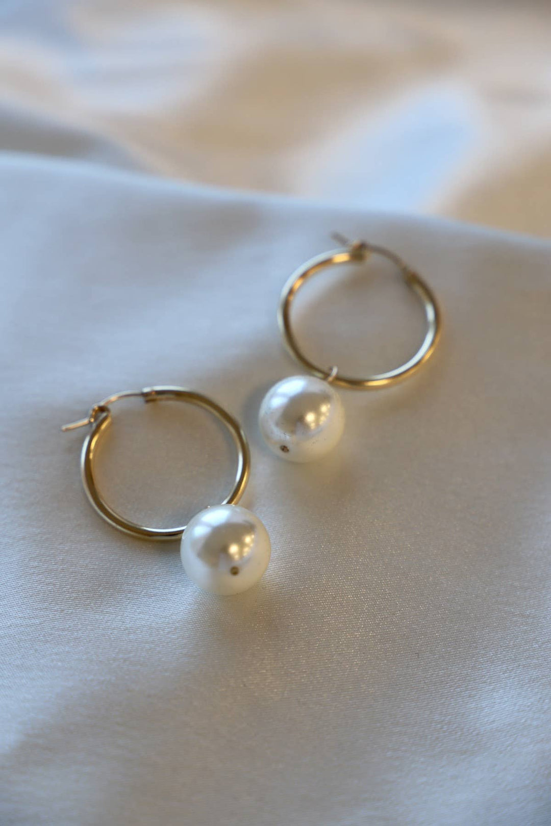 E1609G Gold Earrings-Oversized Audrey Pearl Hoops