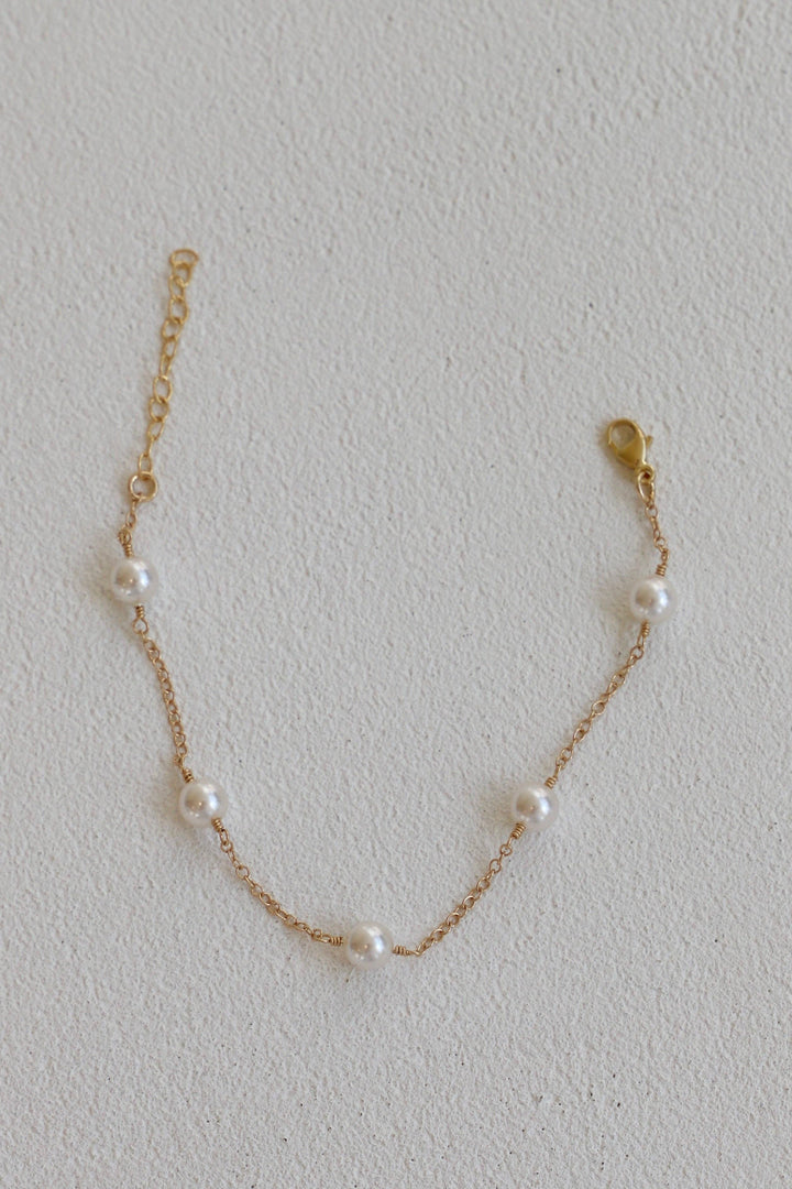 B1226G Gold Bracelet-Pearl Station