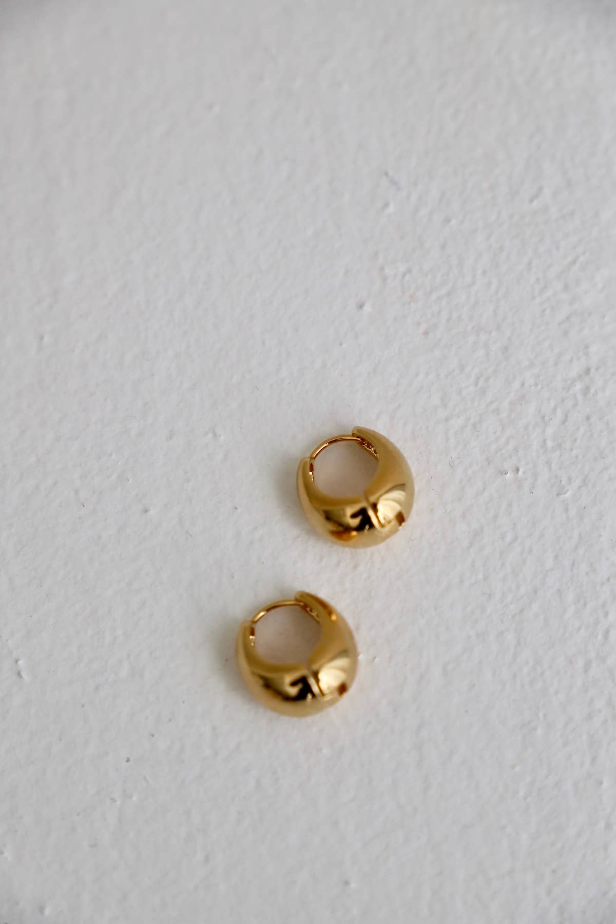 E1662G Gold Earrings-Almafi Hoops