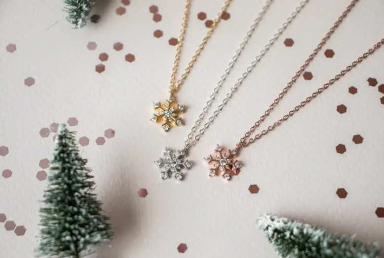 Necklace-Dainty Snowflake